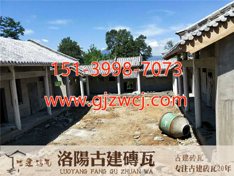 原來旅游景點(diǎn)仿古建筑都在使用他們家的青磚青瓦