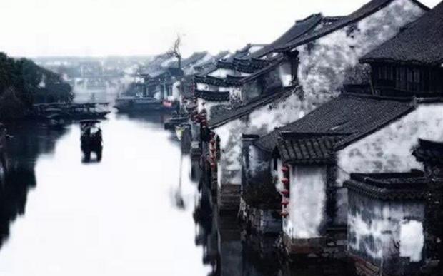 不戀他方萬貫銀，但念鄉(xiāng)間一片瓦